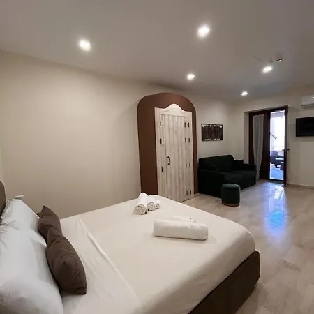 Konukevi Saro Pietraperzia